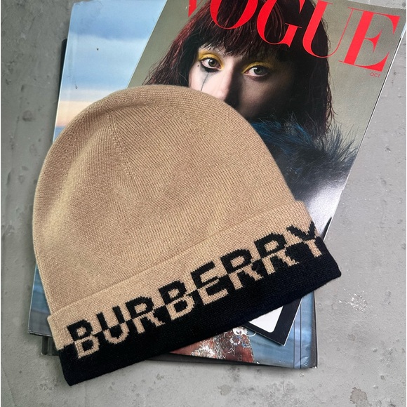 BURBERRY Two-Tone Cashmere Blend knitted Beanie Tan White Logo Print Hat - NEW - Picture 3 of 9